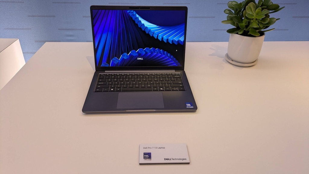 BUNDLE DELL PRO 7 NOTEBOOK, 13" FHD+IR, U5-335, 32GB & BONUS KM746 RECHARGEABLE KBM